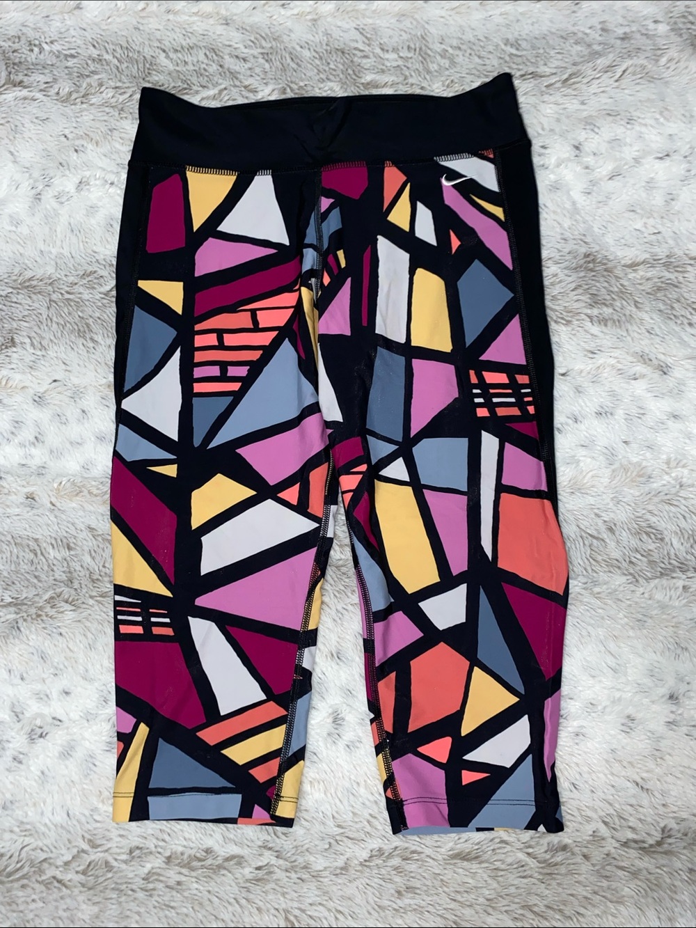 Nike Girls' Black Multicolor Geometric Capri Leggings